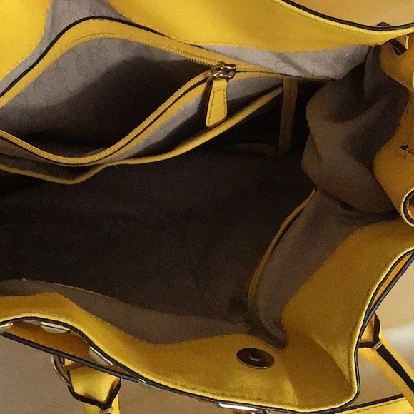 ๐ฅ๐ฅ MICHAEL KORS ๐ฅ๐ฅ.          PYRAMID HAMILTON STUD - Picture 5 of 7